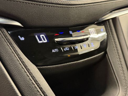 Certified 2025 Cadillac XT6 Luxury FWD image 21