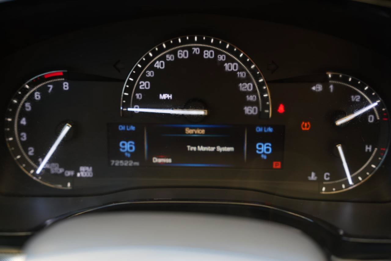 Used 2018 Cadillac XT5 Luxury w/ Driver Awareness Package FWD image 18