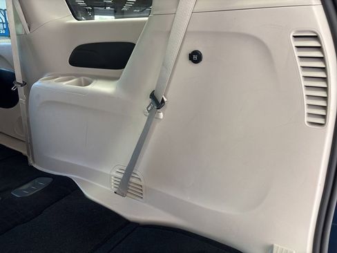 Used 2023 Chrysler Pacifica Touring-L FWD image 59