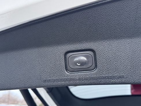 Used 2018 Ford Explorer XLT w/ Equipment Group 202A image 16