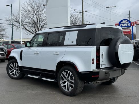 Used 2023 Land Rover Defender 110 X-Dynamic SE image 16