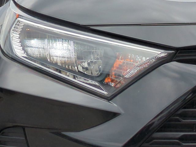 Used 2019 Toyota RAV4 XLE Premium w/ Cold Weather Package FWD image 10