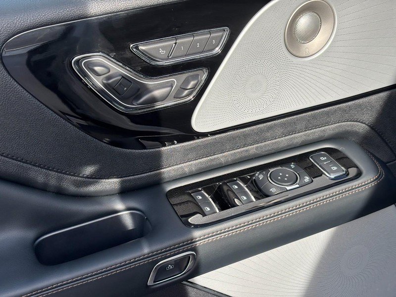 Used 2026 Lincoln Aviator Reserve AWD/4WD image 17