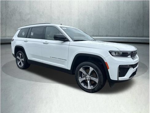 New 2026 Jeep Grand Cherokee L Limited w/ Luxury Tech Group II AWD/4WD image 7