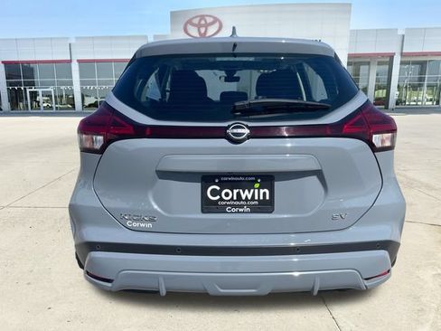 Used 2023 Nissan Kicks SV w/ Interior Electronics Package FWD image 4
