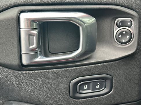 Used 2022 Jeep Wrangler Unlimited Sahara image 13