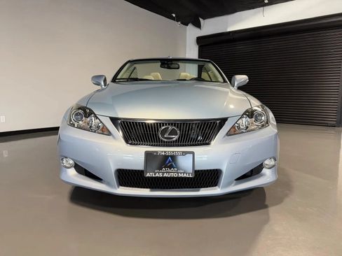 Used 2010 Lexus IS 250C w/ Luxury Pkg RWD image 2