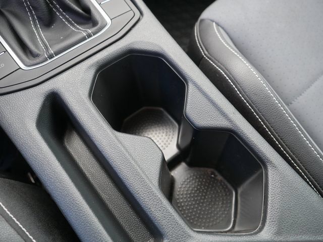Certified 2025 Volkswagen Jetta SE FWD image 31