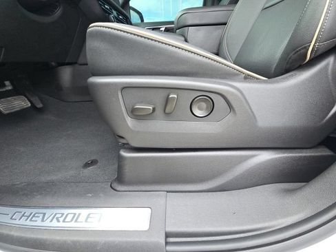 Used 2026 Chevrolet Suburban Premier AWD/4WD image 24