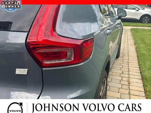 Used 2023 Volvo XC40 Recharge Core AWD/4WD image 2