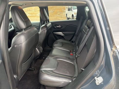 Used 2018 Jeep Cherokee Latitude Plus w/ Comfort/Convenience Group image 15