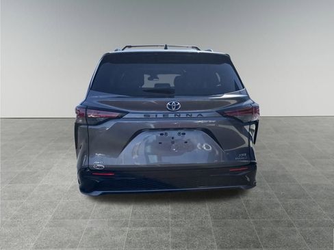 Used 2021 Toyota Sienna XSE image 4