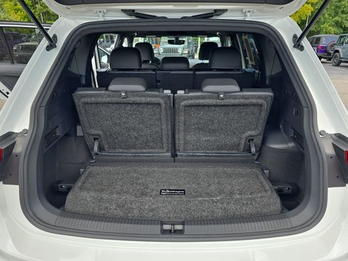 Used 2021 Volkswagen Tiguan SE R-Line FWD image 13