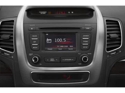 Used 2015 Kia Sorento LX image 11