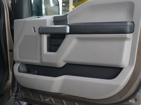 Used 2016 Ford F150 XLT w/ Equipment Group 302A Luxury AWD/4WD image 9