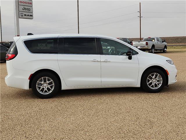 New 2026 Chrysler Pacifica Select FWD image 5