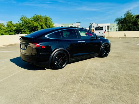 Used 2019 Tesla Model X 100D image 34