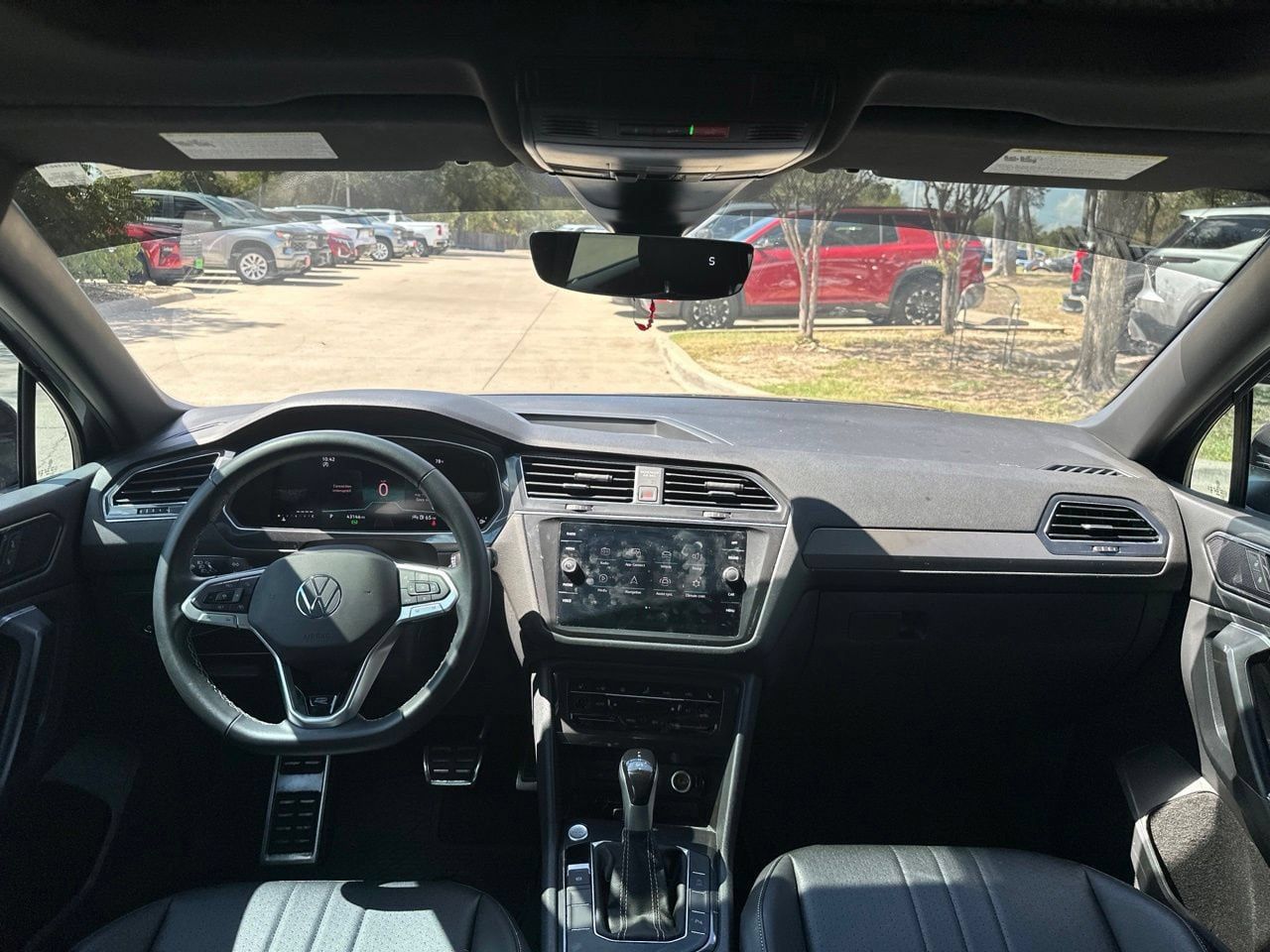 Used 2023 Volkswagen Tiguan SE R-Line FWD image 12