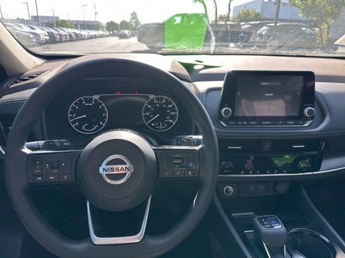 Used 2021 Nissan Rogue SV FWD image 6