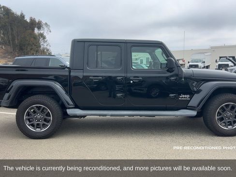 Used 2020 Jeep Gladiator Overland w/ Trailer Tow Package AWD/4WD image 4