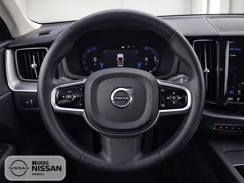 Used 2022 Volvo XC60 B5 Momentum AWD/4WD image 8