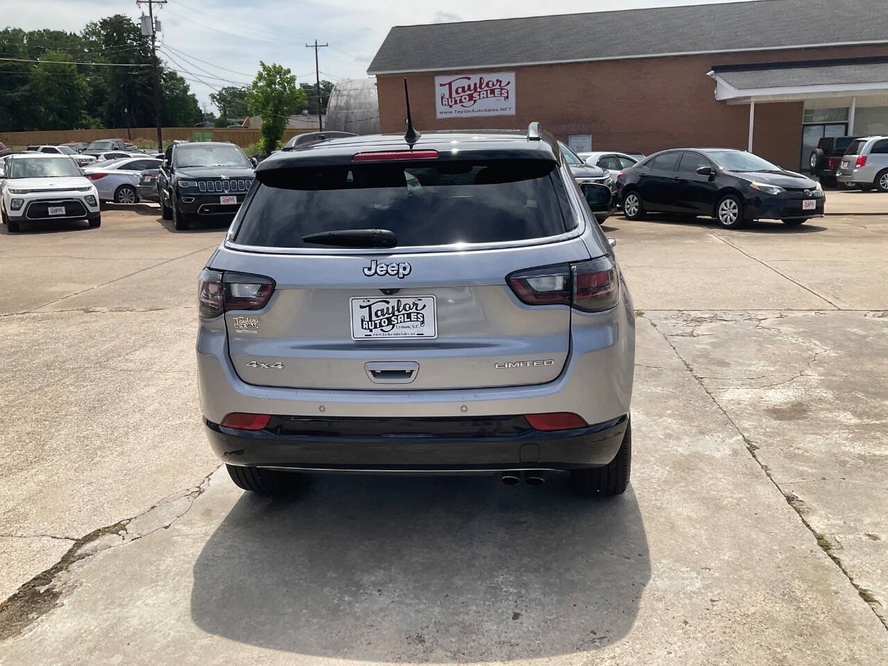 Used 2022 Jeep Compass Limited w/ Elite Group AWD/4WD image 4