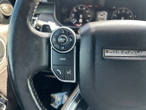 Used 2018 Land Rover Discovery HSE image 15