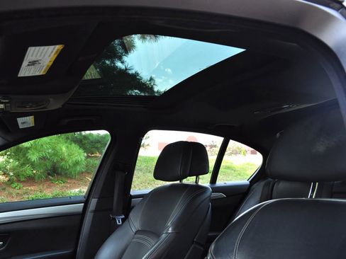 Used 2016 BMW 550i xDrive Sedan image 25