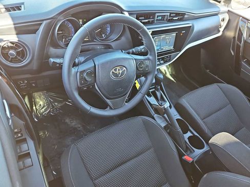 Used 2018 Toyota Corolla iM image 10