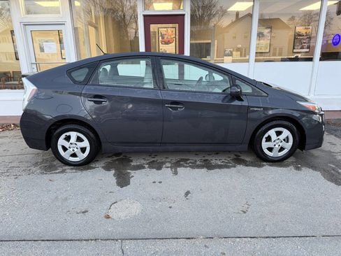 Used 2010 Toyota Prius Three image 2