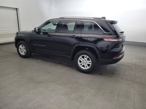 Used 2023 Jeep Grand Cherokee Laredo AWD/4WD image 3