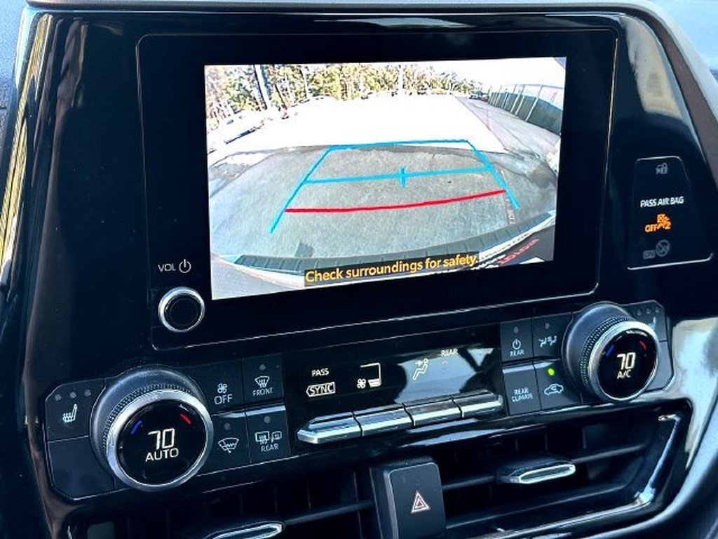 Used 2023 Toyota Highlander XLE FWD image 14