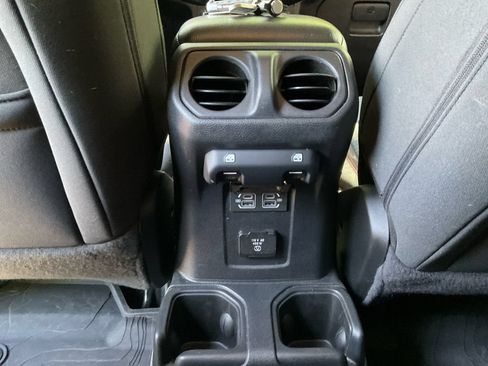 Used 2023 Jeep Gladiator Rubicon w/ Trailer Tow Package AWD/4WD image 23