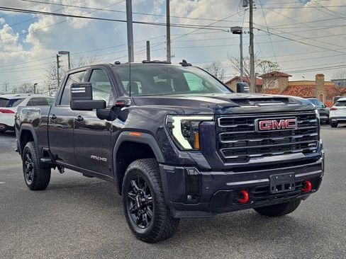 Used 2026 GMC Sierra 2500 AT4 image 3