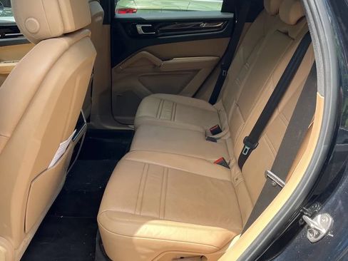 Used 2020 Porsche Cayenne AWD/4WD image 11