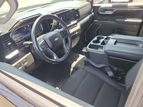 Used 2022 Chevrolet Silverado 1500 LT RWD image 3