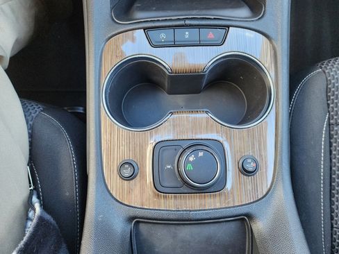 Used 2023 GMC Acadia SLE image 38