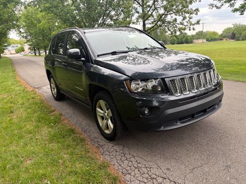 Used 2014 Jeep Compass Latitude w/ Sun/Sound Group AWD/4WD image 13