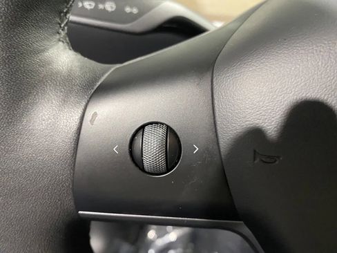 Used 2023 Tesla Model Y Long Range image 18