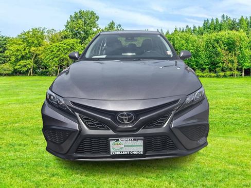 Used 2024 Toyota Camry SE w/ Cold Weather Package FWD image 3