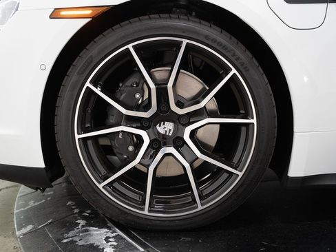 Certified 2025 Porsche Taycan image 10