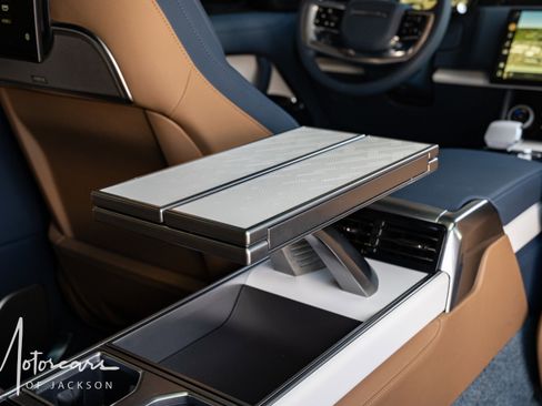 Used 2023 Land Rover Range Rover SV image 25