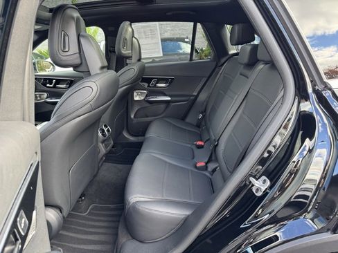 Used 2025 Mercedes-Benz GLC 300 4MATIC image 13