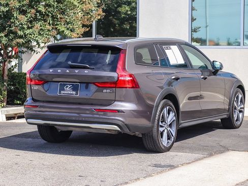 Used 2025 Volvo V60 B5 Cross Country Plus AWD/4WD image 8