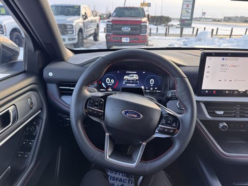 Certified 2025 Ford Explorer ST-Line image 9