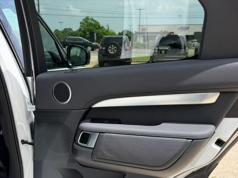 Used 2020 Land Rover Discovery Landmark AWD/4WD image 23