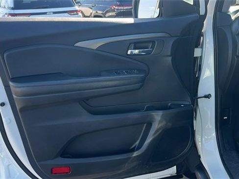 Used 2019 Honda Pilot LX image 11