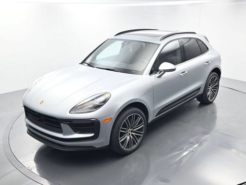 Certified 2026 Porsche Macan AWD/4WD image 32