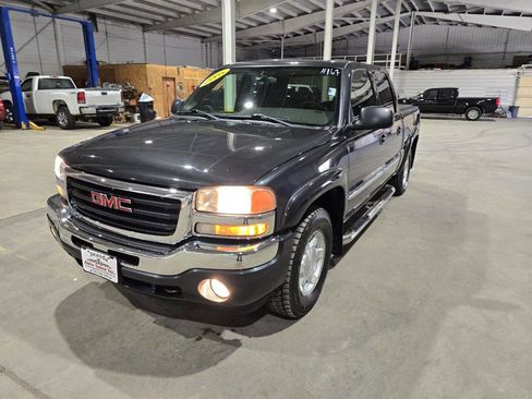 Used 2005 GMC Sierra 1500 SLE w/ Off-Road Package image 3