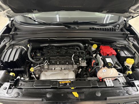 Used 2019 Jeep Renegade Altitude w/ Quick Order Package 2XM AWD/4WD image 8